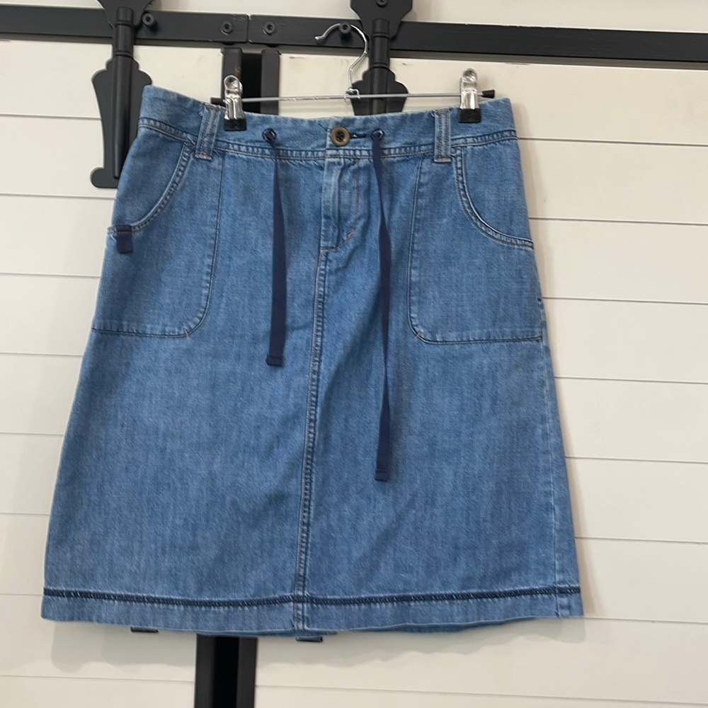 Eddie Bauer denim skirt. Waist 15” flat. Length 20 1/2”.